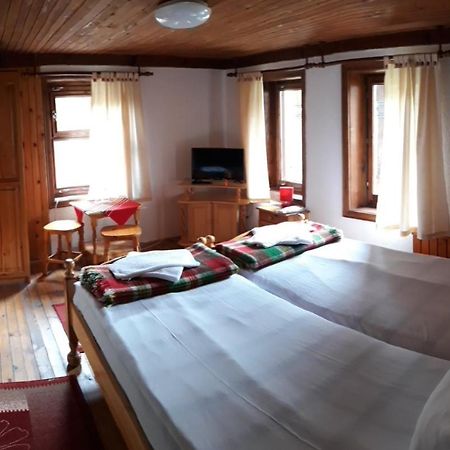 Sarafova Guest House Koprivshtitsa Eksteriør billede