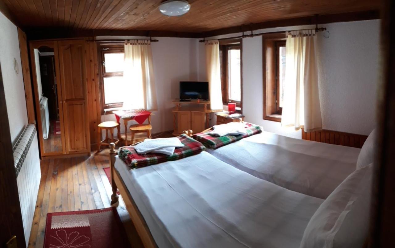 Sarafova Guest House Koprivshtitsa Eksteriør billede